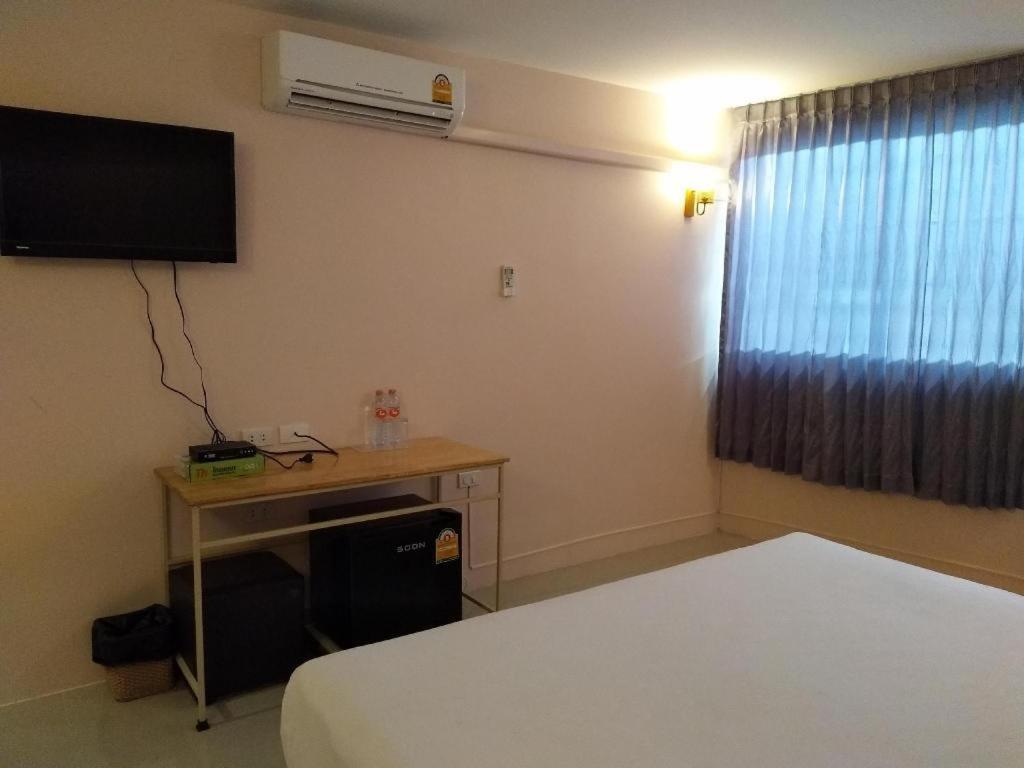Bird Room Hotel - Pratunam Bangkok Exterior photo