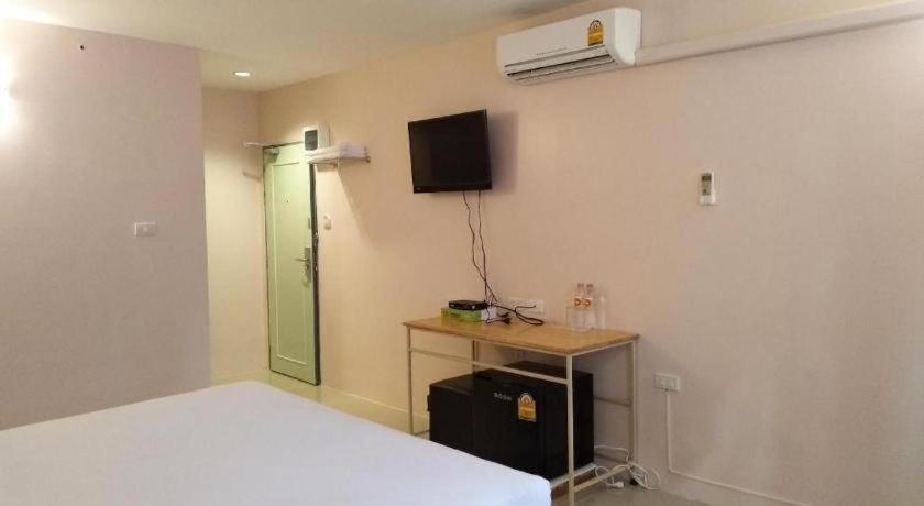 Bird Room Hotel - Pratunam Bangkok Exterior photo